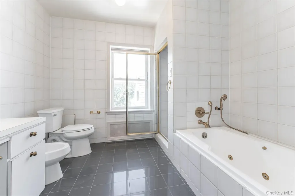486 Oxford Road Cedarhurst NY 11516