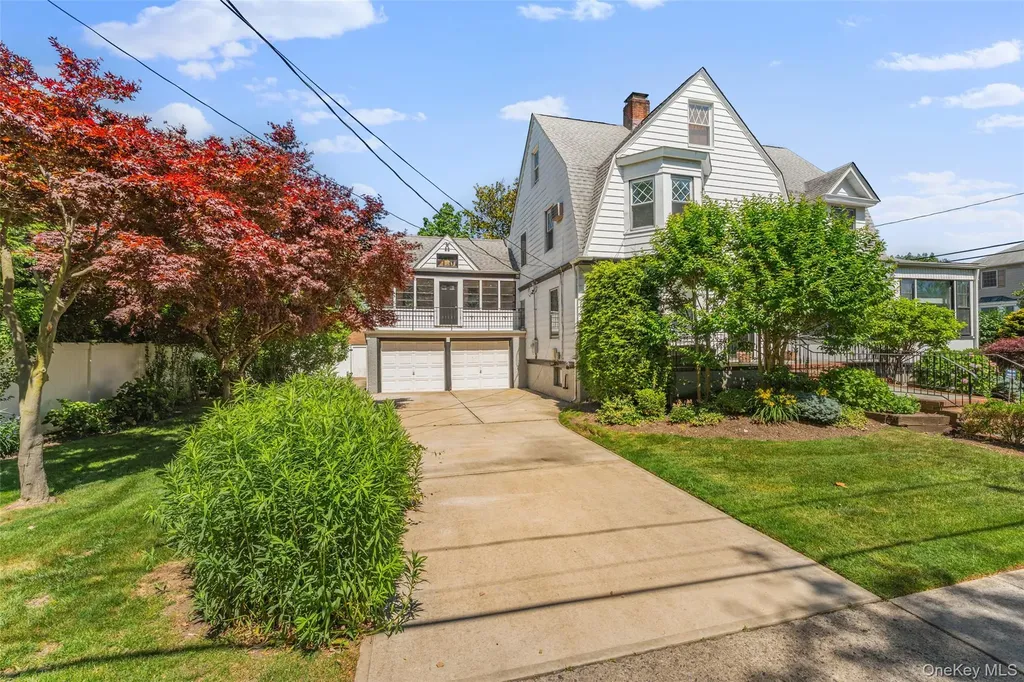 486 Oxford Road Cedarhurst NY 11516