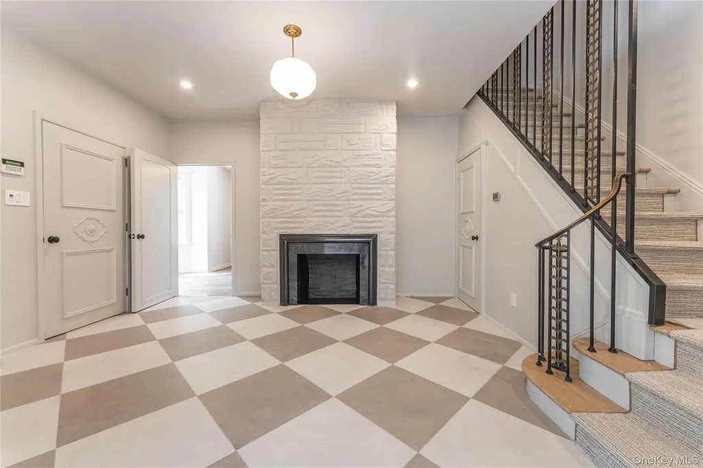 486 Oxford Road Cedarhurst NY 11516