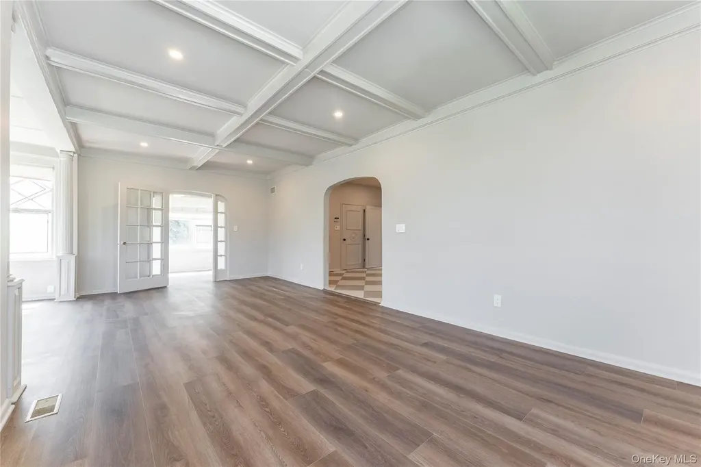 486 Oxford Road Cedarhurst NY 11516
