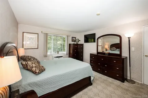 156 Jervis Avenue Farmingdale NY 11735
