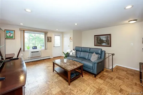 156 Jervis Avenue Farmingdale NY 11735