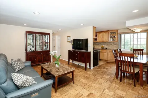 156 Jervis Avenue Farmingdale NY 11735