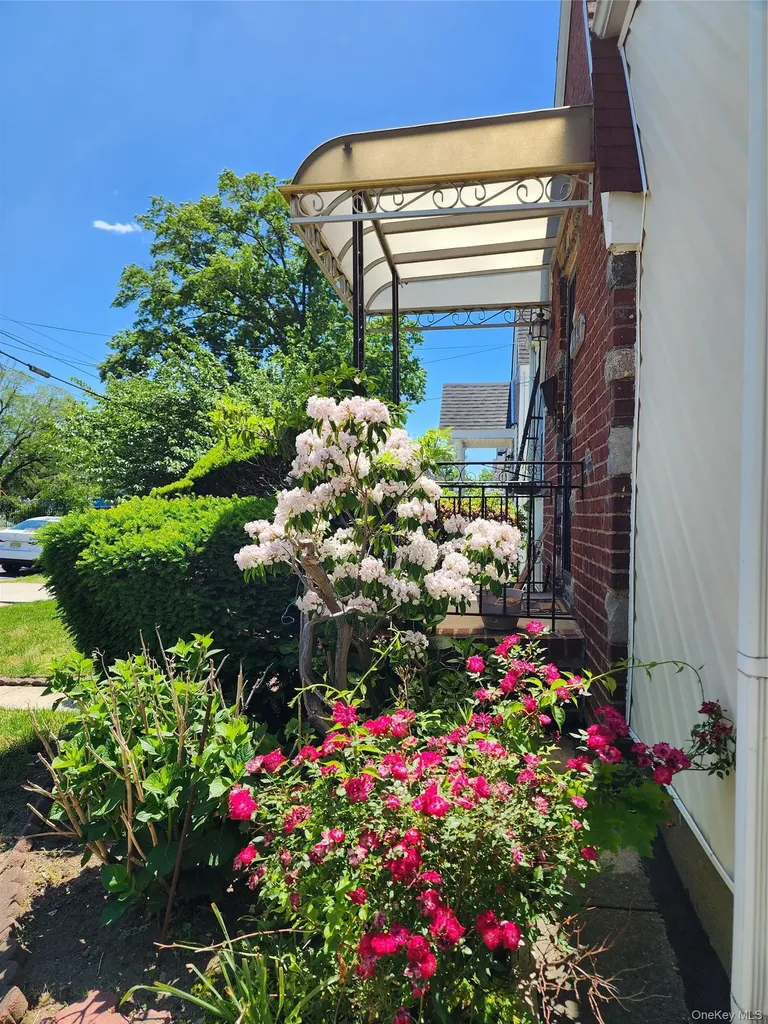 11942 238th Street Cambria Heights NY 11411