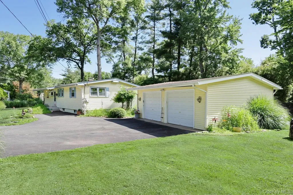 16 Heather Lane West Nyack NY 10994