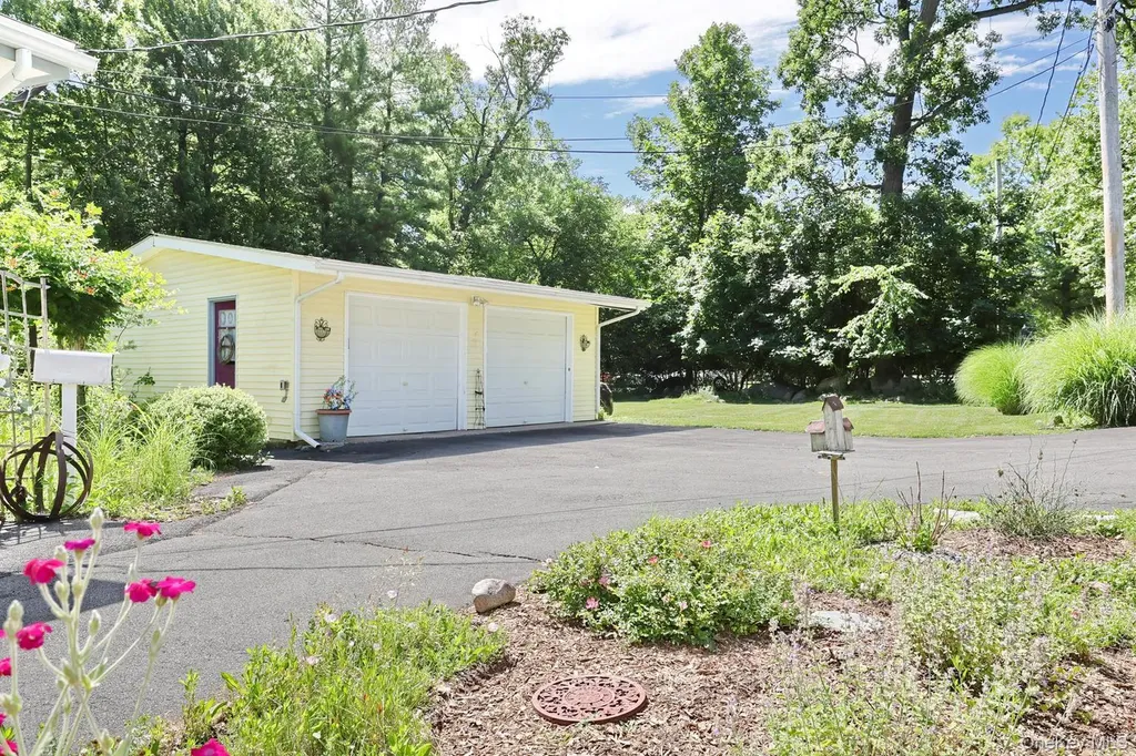16 Heather Lane West Nyack NY 10994