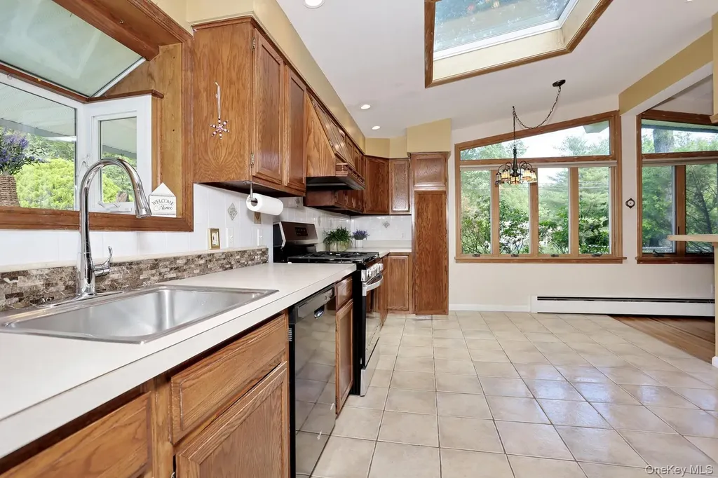 16 Heather Lane West Nyack NY 10994