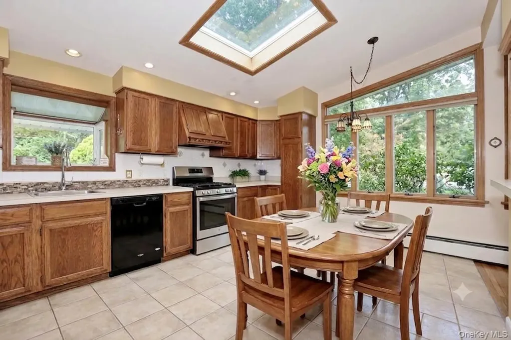 16 Heather Lane West Nyack NY 10994
