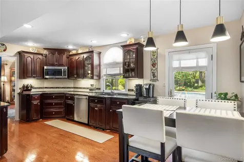 32 Westmoylan Lane Coram NY 11727
