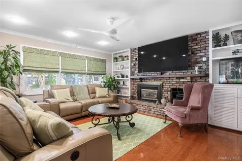 32 Westmoylan Lane Coram NY 11727