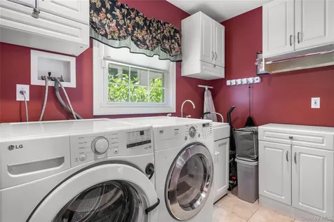 32 Westmoylan Lane Coram NY 11727