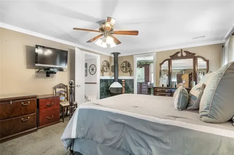 32 Westmoylan Lane Coram NY 11727