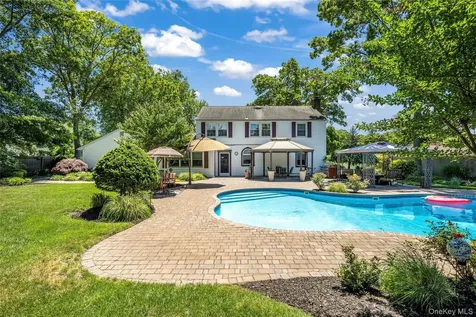 32 Westmoylan Lane Coram NY 11727