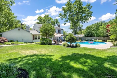 32 Westmoylan Lane Coram NY 11727
