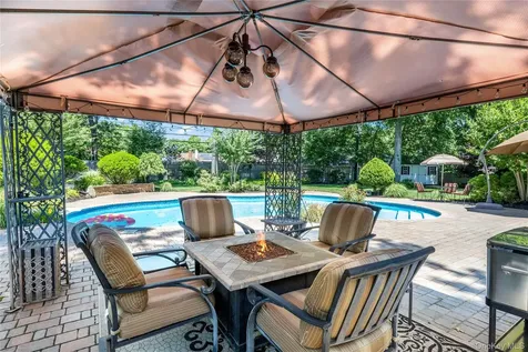 32 Westmoylan Lane Coram NY 11727