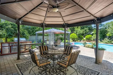 32 Westmoylan Lane Coram NY 11727