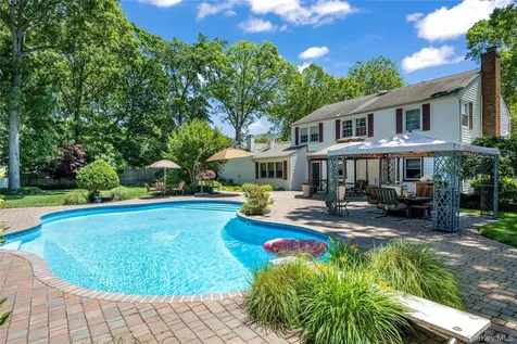 32 Westmoylan Lane Coram NY 11727