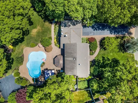 32 Westmoylan Lane Coram NY 11727