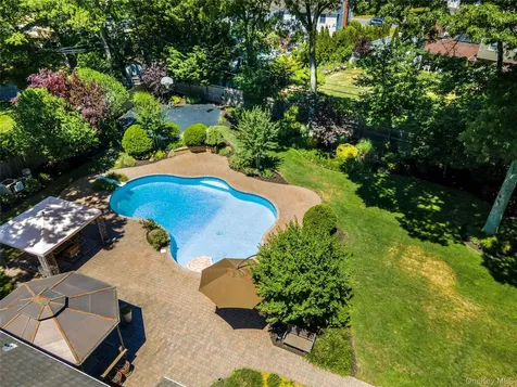 32 Westmoylan Lane Coram NY 11727
