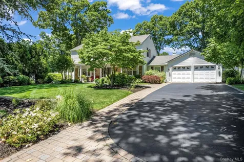 32 Westmoylan Lane Coram NY 11727