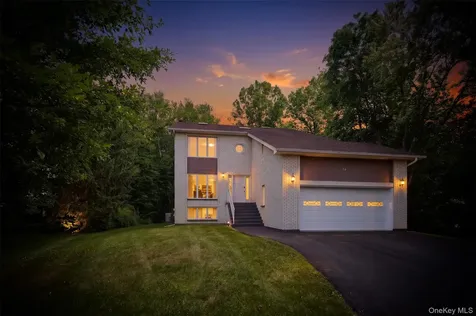 10 Schnabl Court Wappingers Falls NY 12590