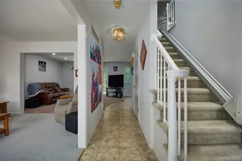 10 Schnabl Court Wappingers Falls NY 12590