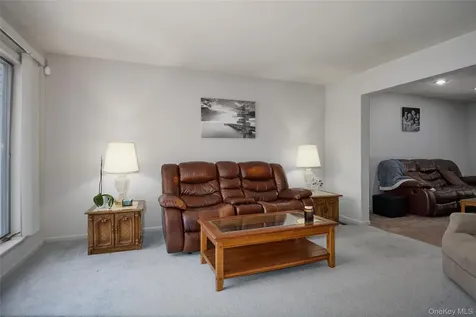 10 Schnabl Court Wappingers Falls NY 12590