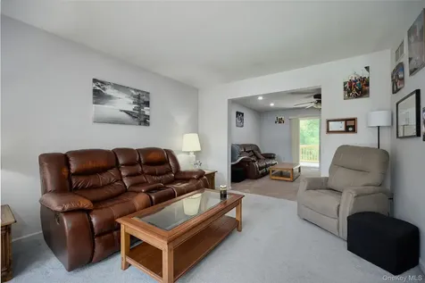 10 Schnabl Court Wappingers Falls NY 12590