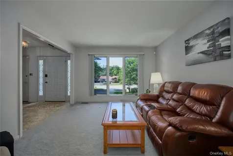 10 Schnabl Court Wappingers Falls NY 12590