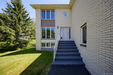 10 Schnabl Court Wappingers Falls NY 12590