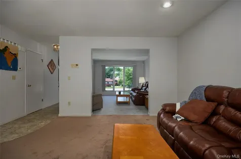 10 Schnabl Court Wappingers Falls NY 12590