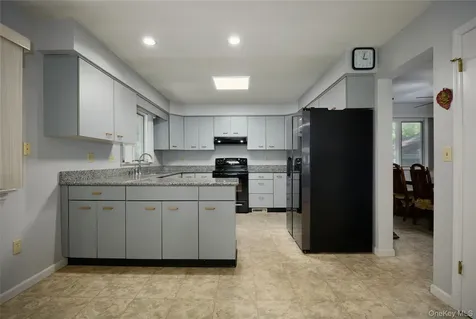 10 Schnabl Court Wappingers Falls NY 12590