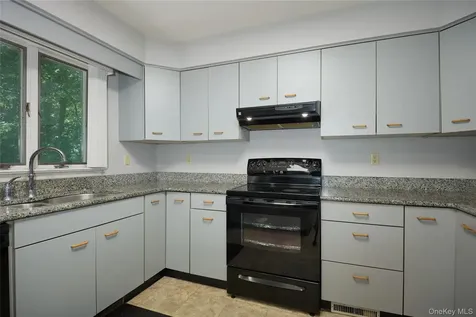 10 Schnabl Court Wappingers Falls NY 12590