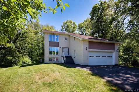 10 Schnabl Court Wappingers Falls NY 12590