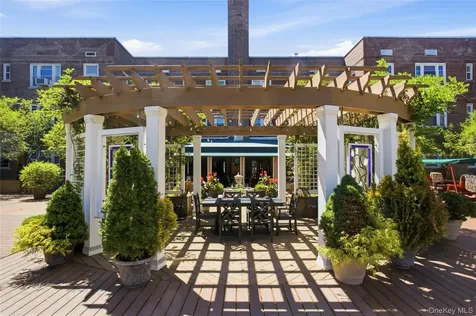 101 Old Mamaroneck Road White Plains NY 10605