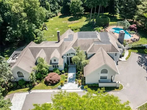 91 Woodhollow Court Syosset NY 11791