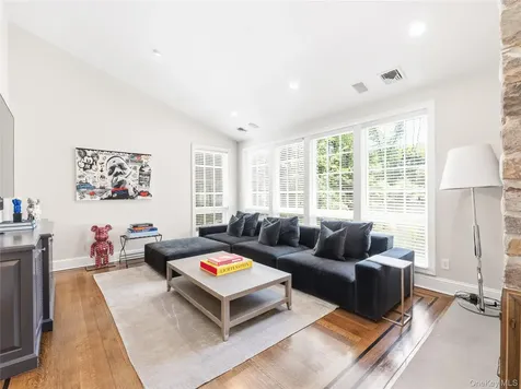 91 Woodhollow Court Syosset NY 11791