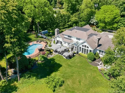 91 Woodhollow Court Syosset NY 11791