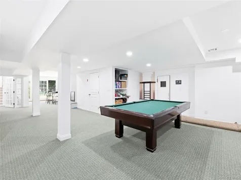 91 Woodhollow Court Syosset NY 11791