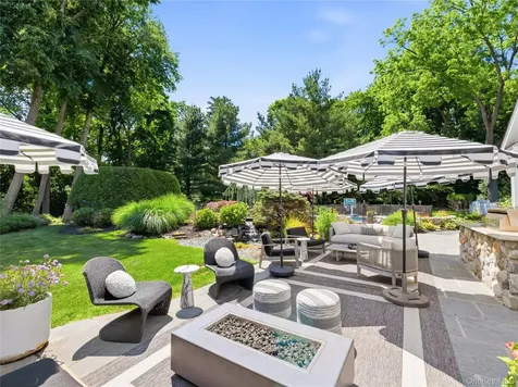 91 Woodhollow Court Syosset NY 11791