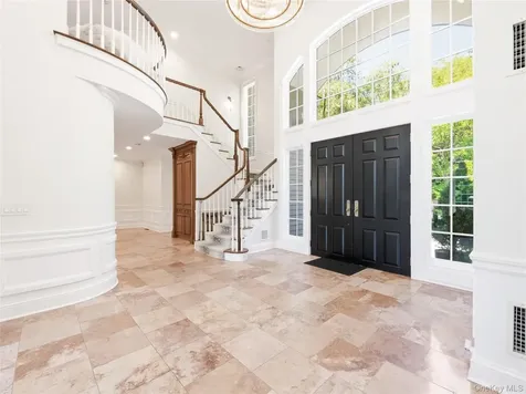91 Woodhollow Court Syosset NY 11791
