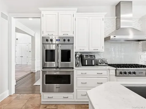 91 Woodhollow Court Syosset NY 11791