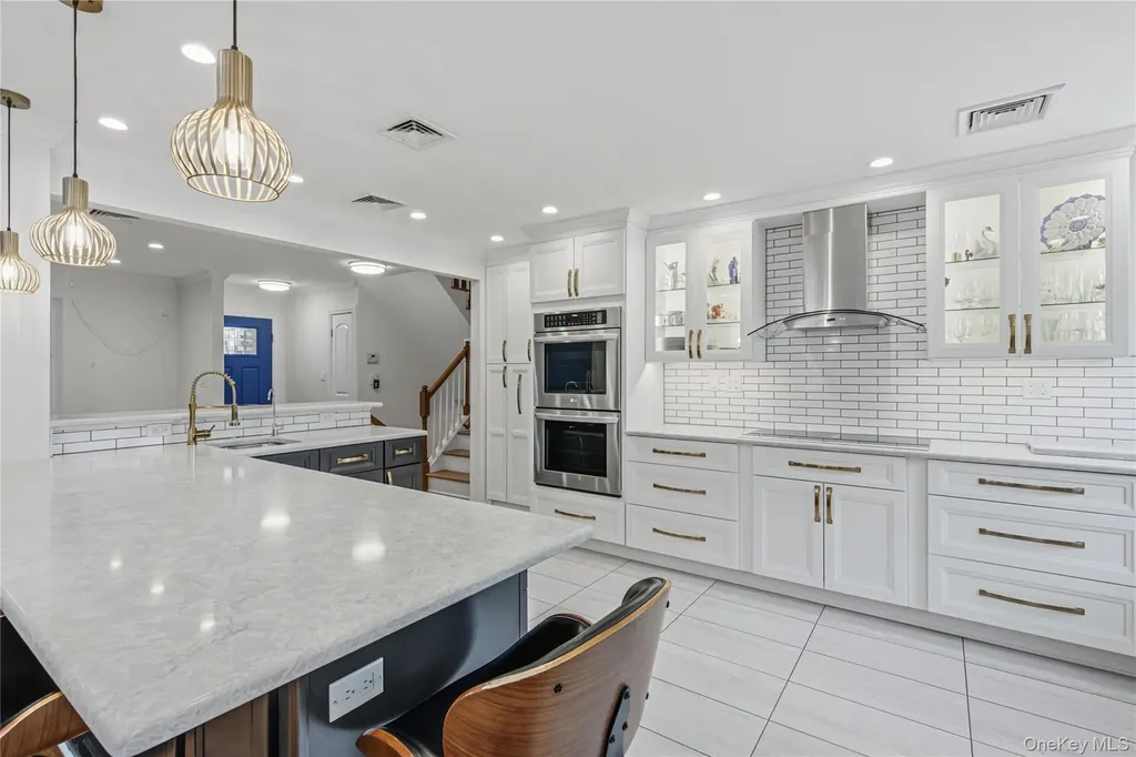 186 N Stratford Roslyn Heights NY 11577