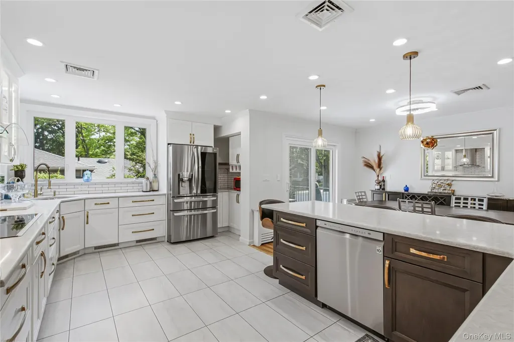 186 N Stratford Roslyn Heights NY 11577