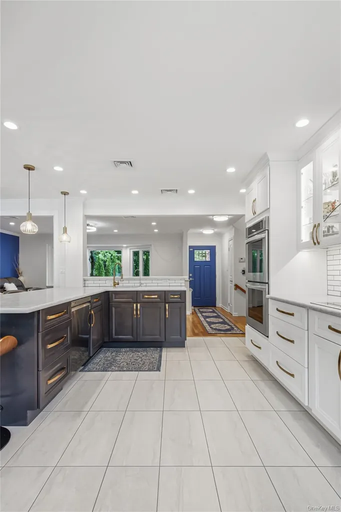186 N Stratford Roslyn Heights NY 11577