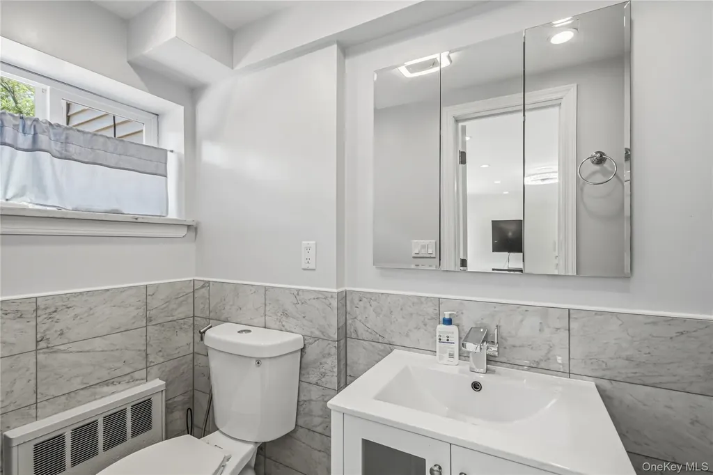 186 N Stratford Roslyn Heights NY 11577