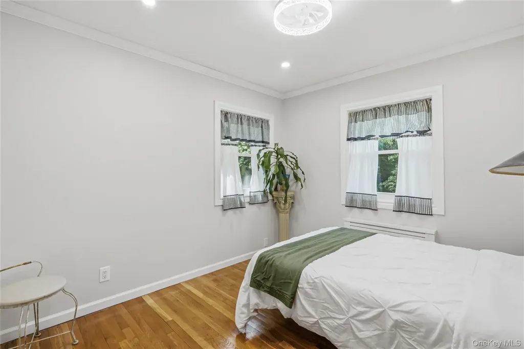 186 N Stratford Roslyn Heights NY 11577