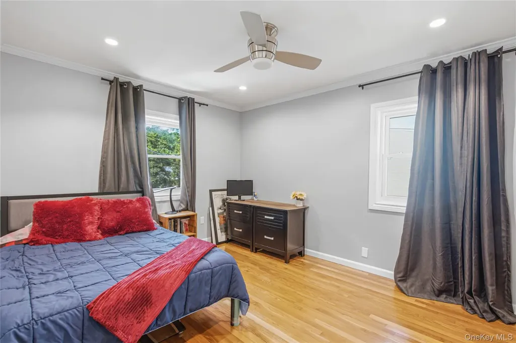 186 N Stratford Roslyn Heights NY 11577