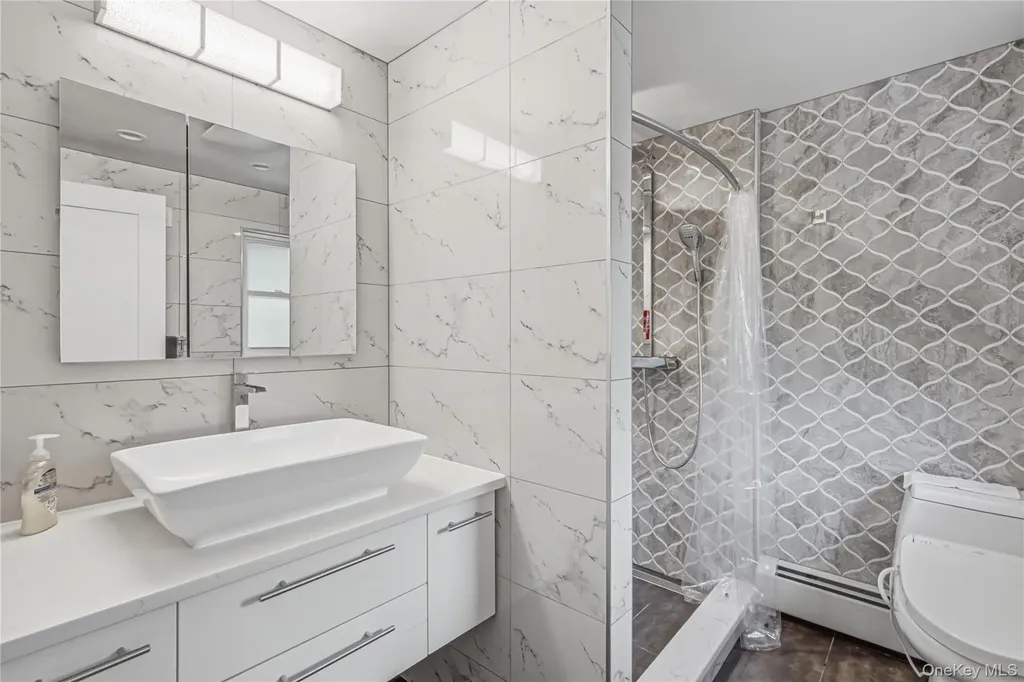 186 N Stratford Roslyn Heights NY 11577