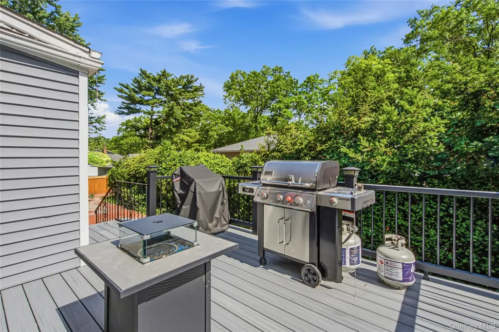186 N Stratford Roslyn Heights NY 11577
